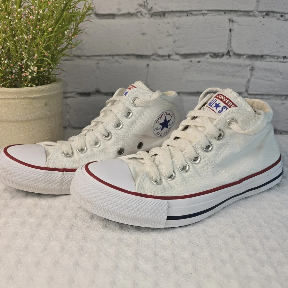 CONVERSE HIGH-TOP WHITE CANVAS CHUCK TAYLOR SNEAKERS KIDS SIZE 6 EUC